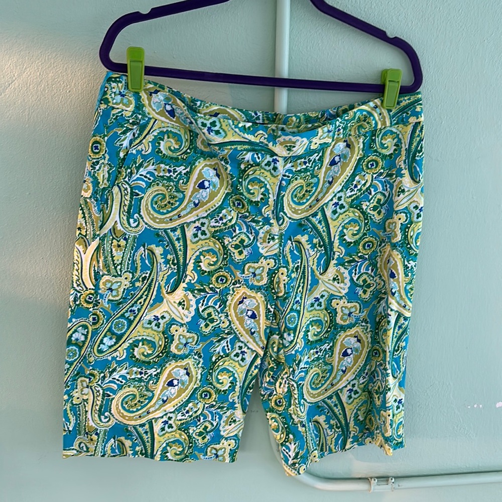 Jones NY Signature. Size 12 paisley print stretch shorts. Never worn.New/No tags